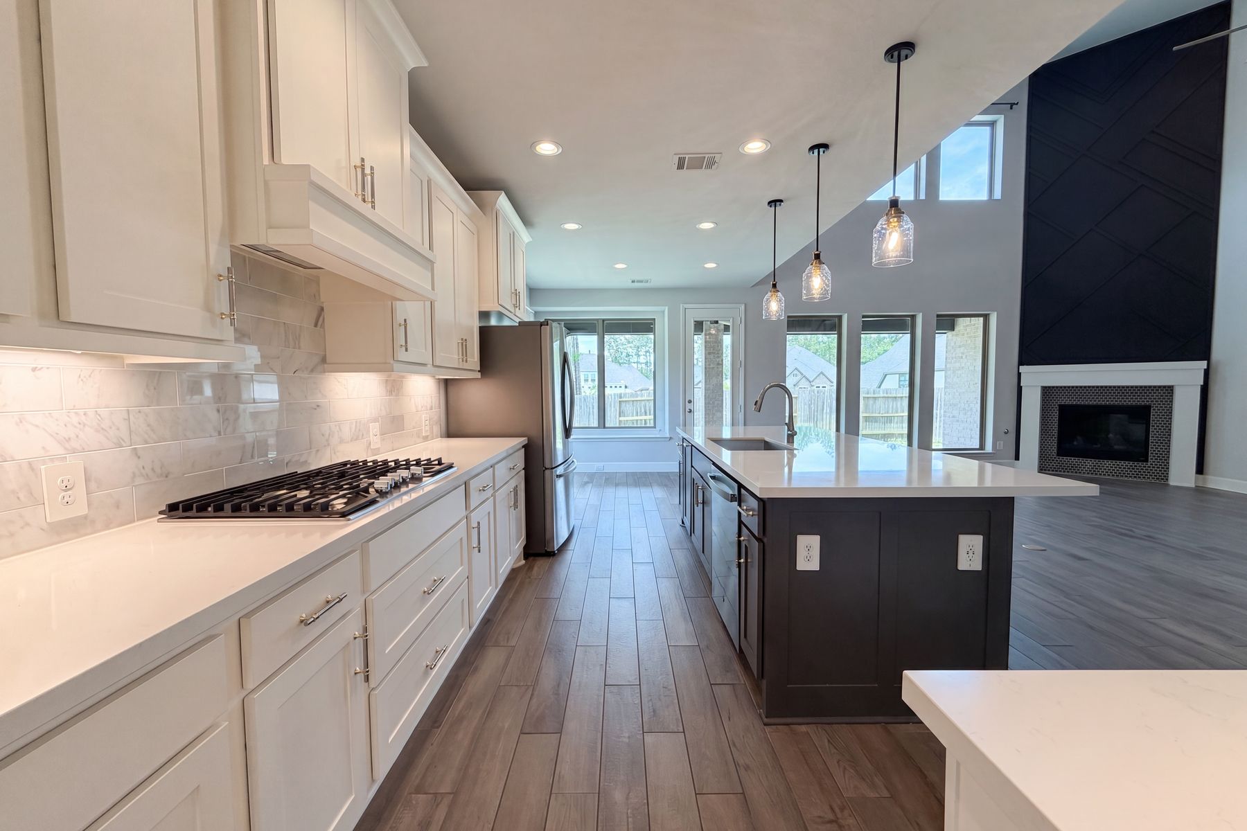Photo 2 of 29 of 15418 Legacy Park Way, Pinehurst, TX