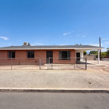 Property photo 1 of 402 W District St