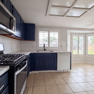 Property photo 2 of 807 Mountain Meadows Dr