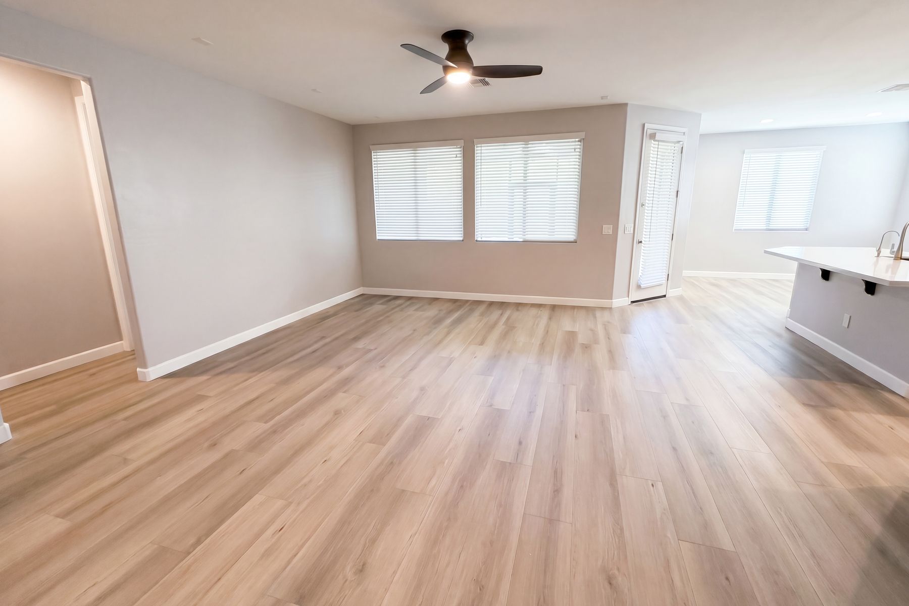 Property photo 3 of 18840 W Mercer Ln