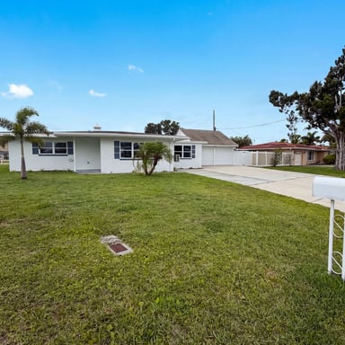 Property photo 1 of 567 Baywood Dr N