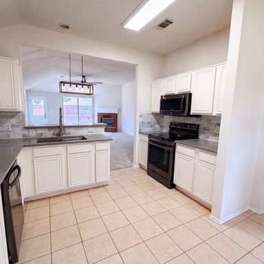 Property photo 2 of 405 Kathy Ln