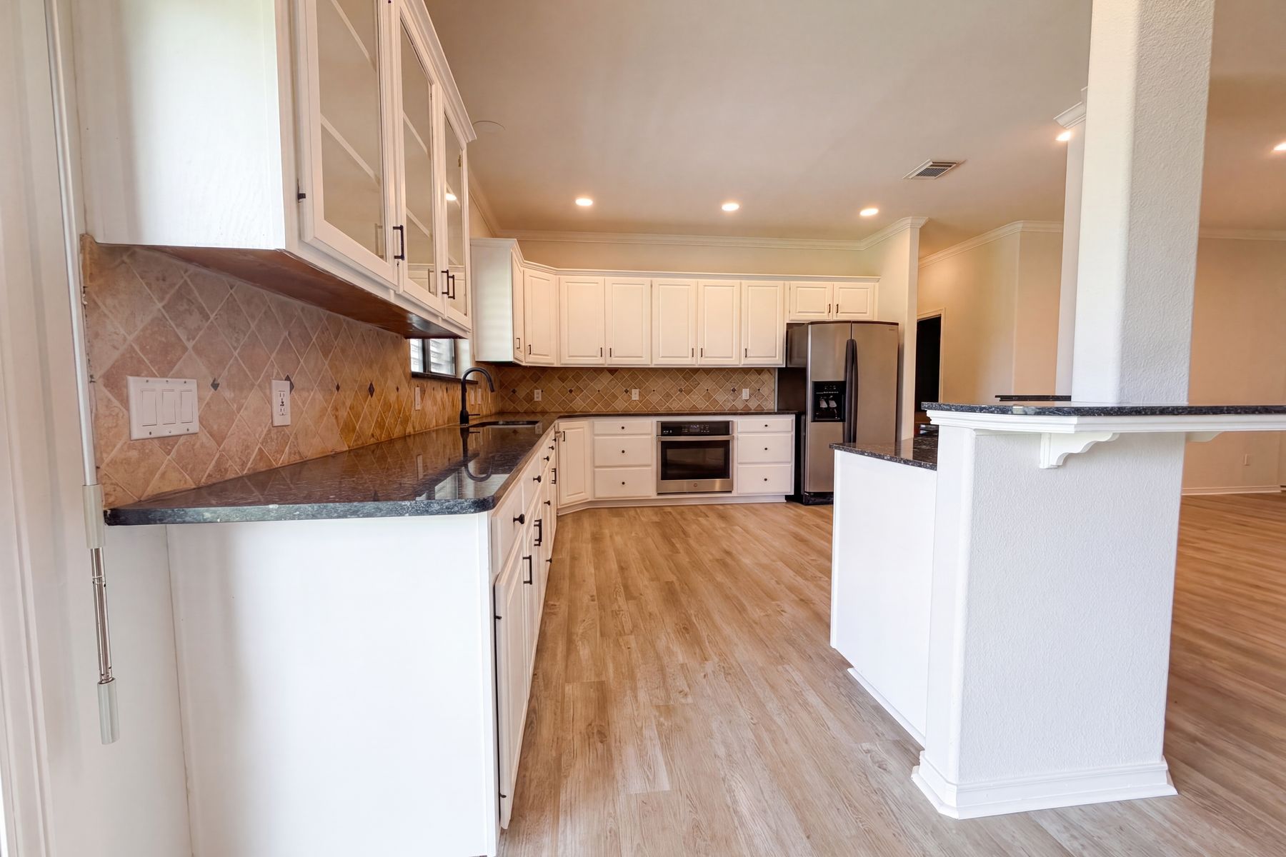 Photo 2 of 20 of 6041 King Trl, Corpus Christi, TX