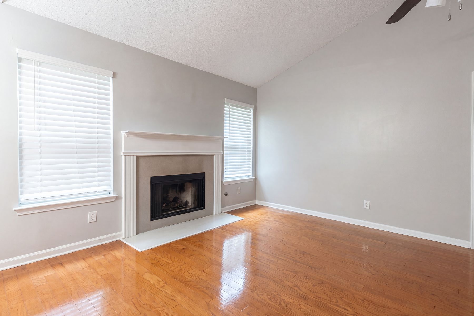 Property photo 3 of 3167 River Oak Rd