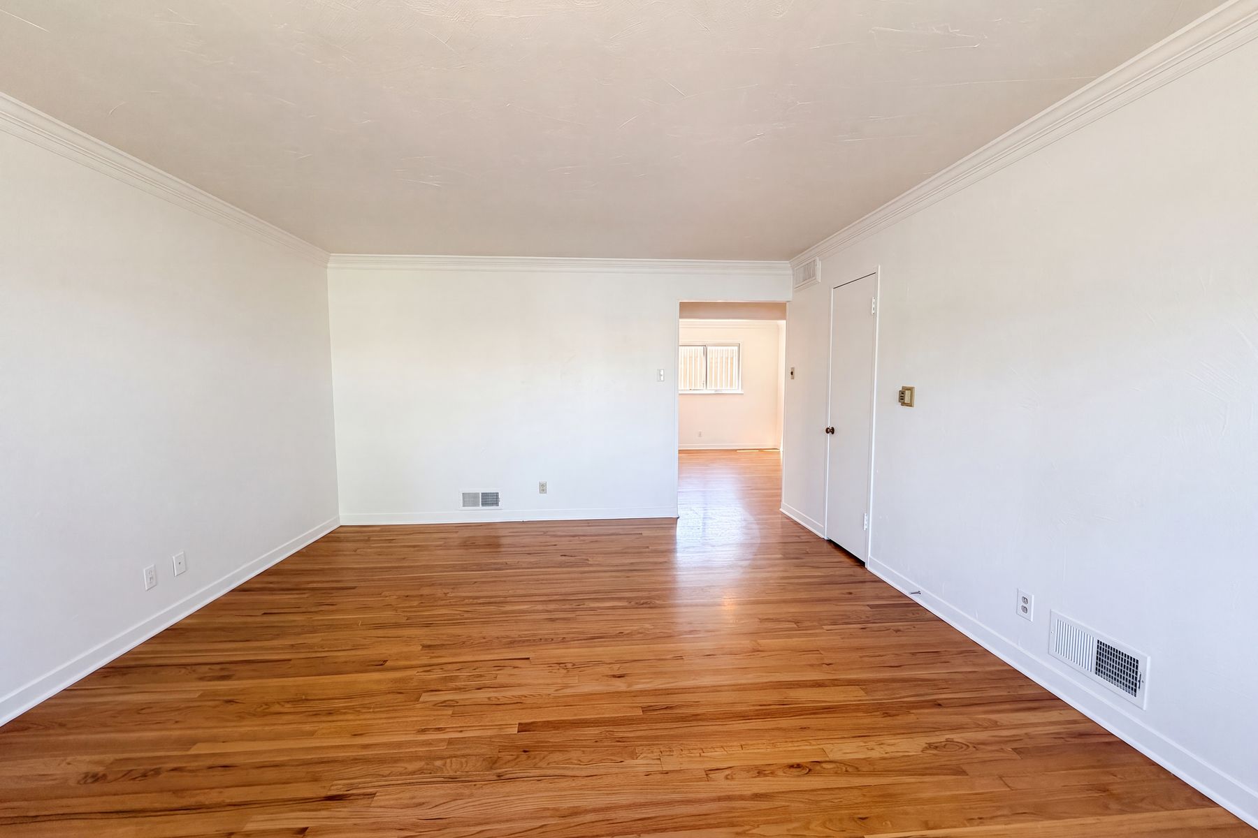 Property photo 3 of 700 Dakota St SE
