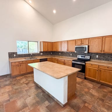 Property photo 2 of 7428 S 15th Dr