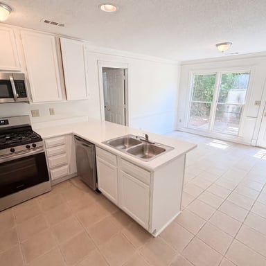 Property photo 2 of 1150 Magnolia Way SE
