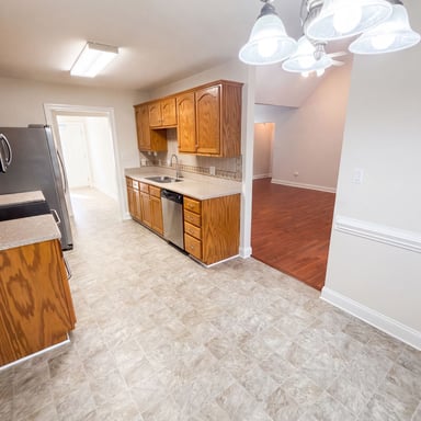Property photo 2 of 2037 Olde Towne Dr