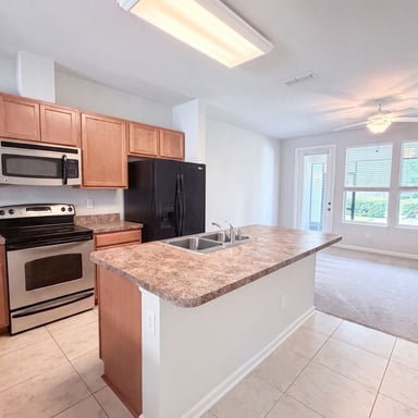 Property photo 2 of 4220 Plantation Oaks Blvd Unit 1813
