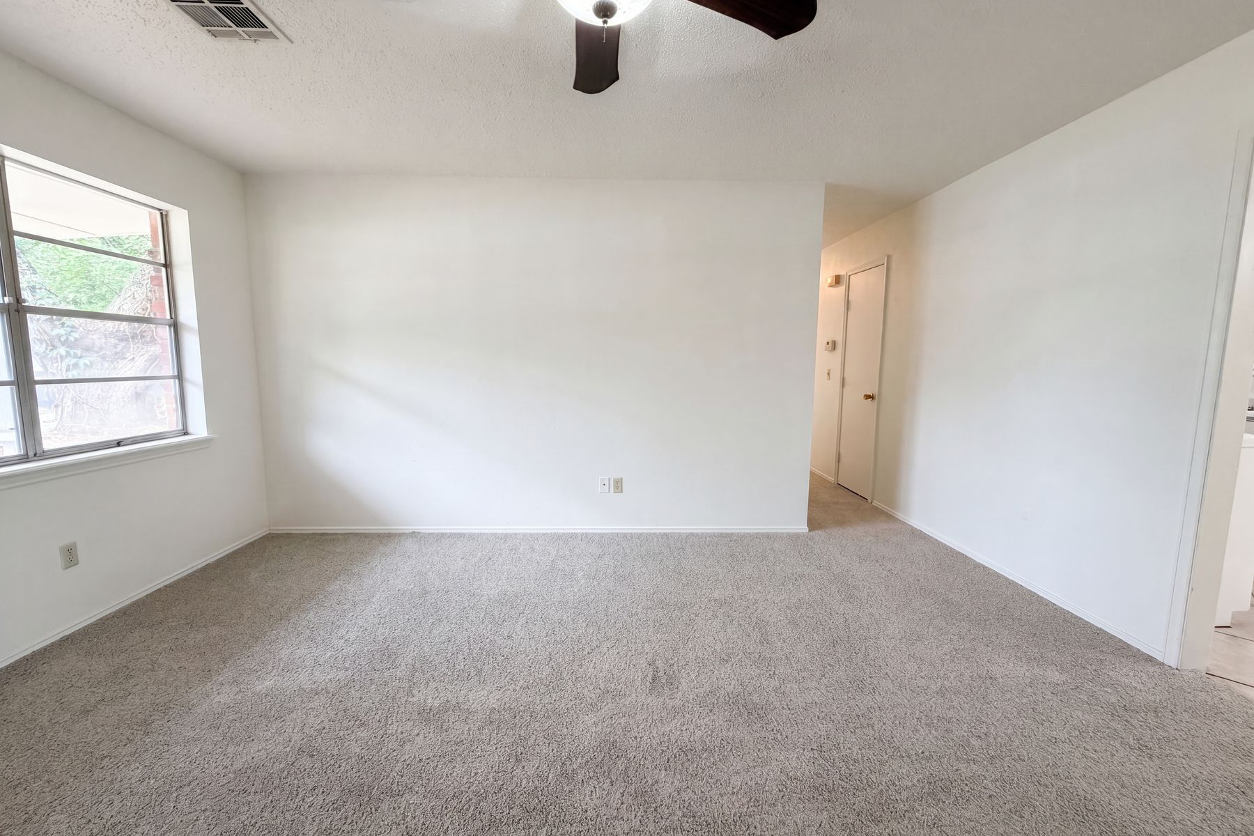 Property photo 3 of 621 S Timber Ln