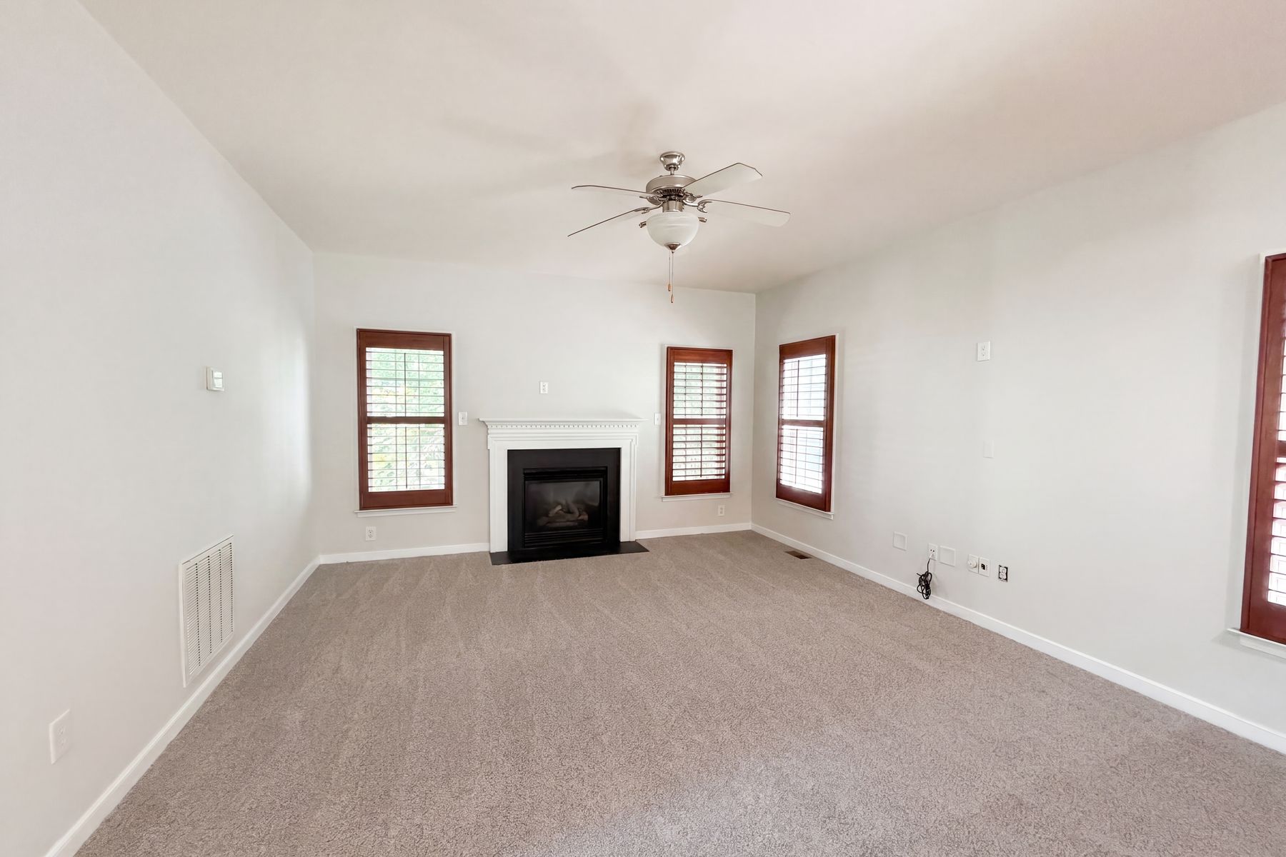 Property photo 3 of 14725 Grand Forest Ct