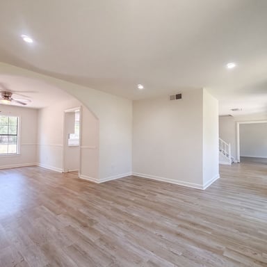 Property photo 2 of 526 Royal Valley Rd