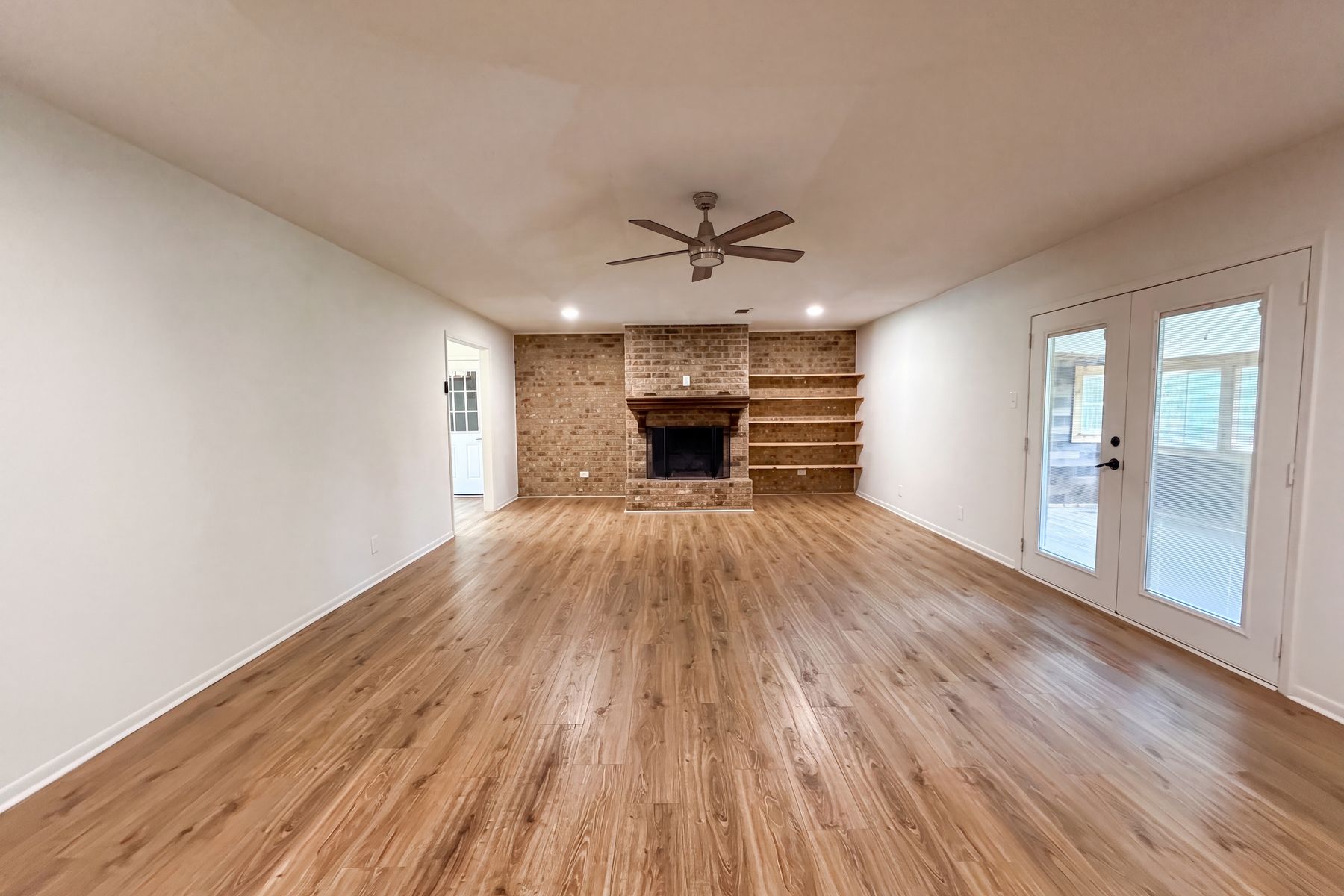 Property photo 3 of 5204 Camino Dos Lagos Dr