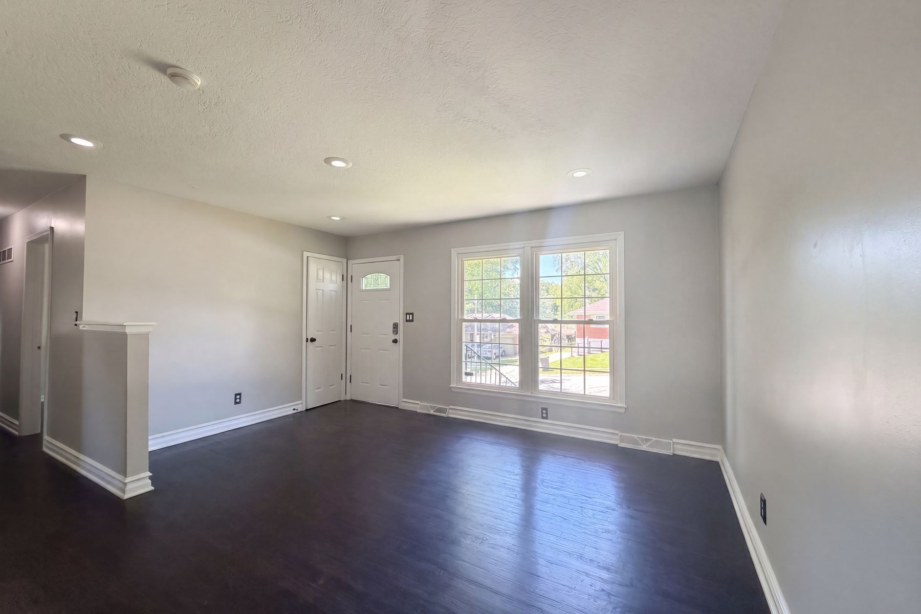 Property photo 3 of 3809 S Drumm Ave