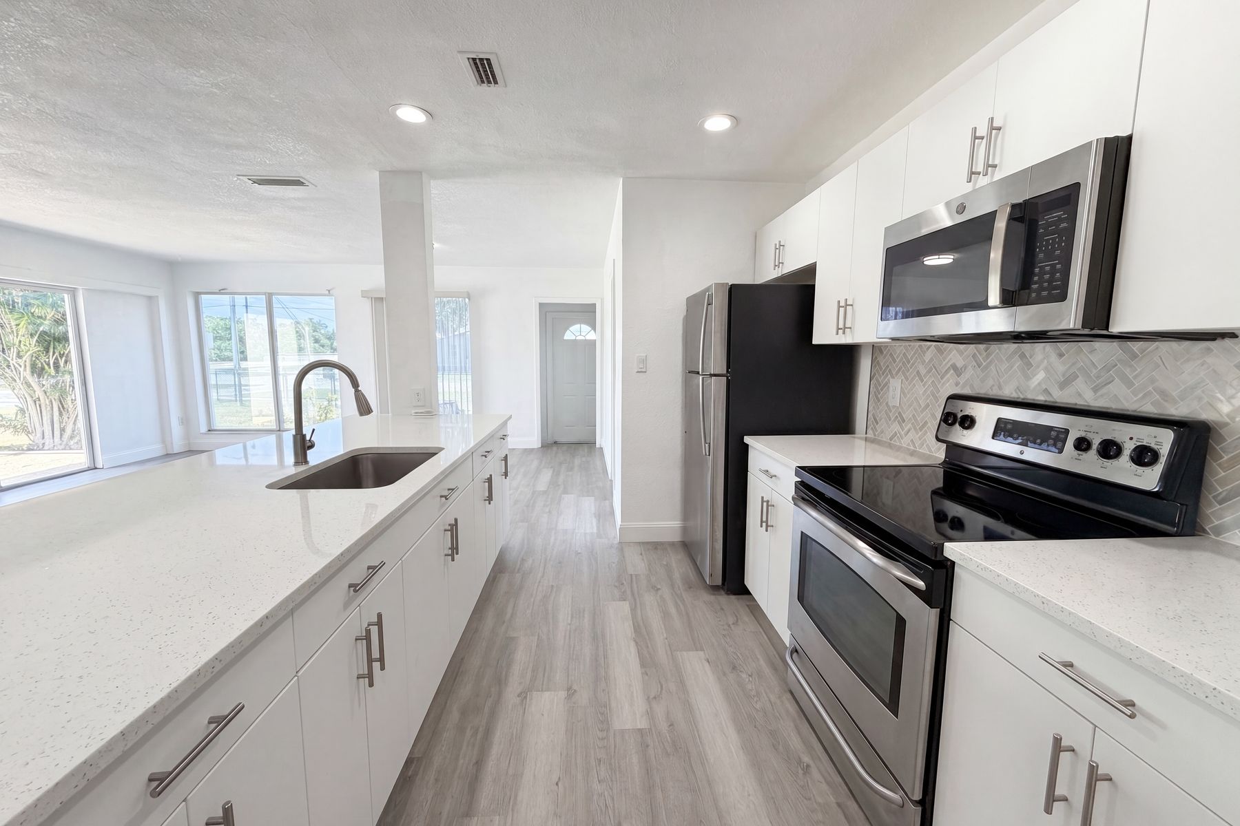 Photo 2 of 26 of 21530 Glendale Ave, Port Charlotte, FL