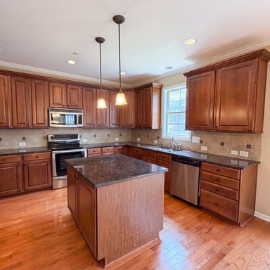 Property photo 2 of 2720 Kinsley Pl