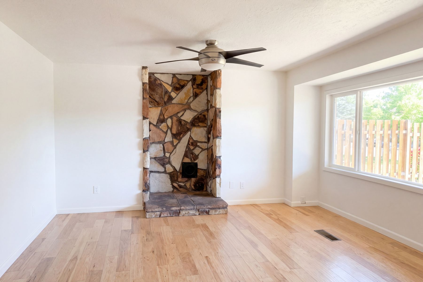 Property photo 3 of 4927 Trade Wind Ave N