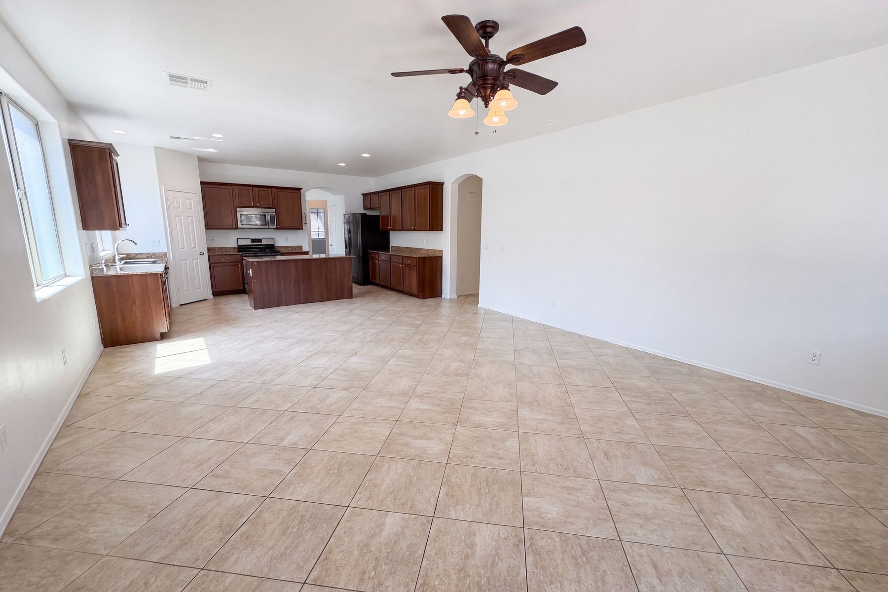 Property photo 3 of 14559 W Cortez St