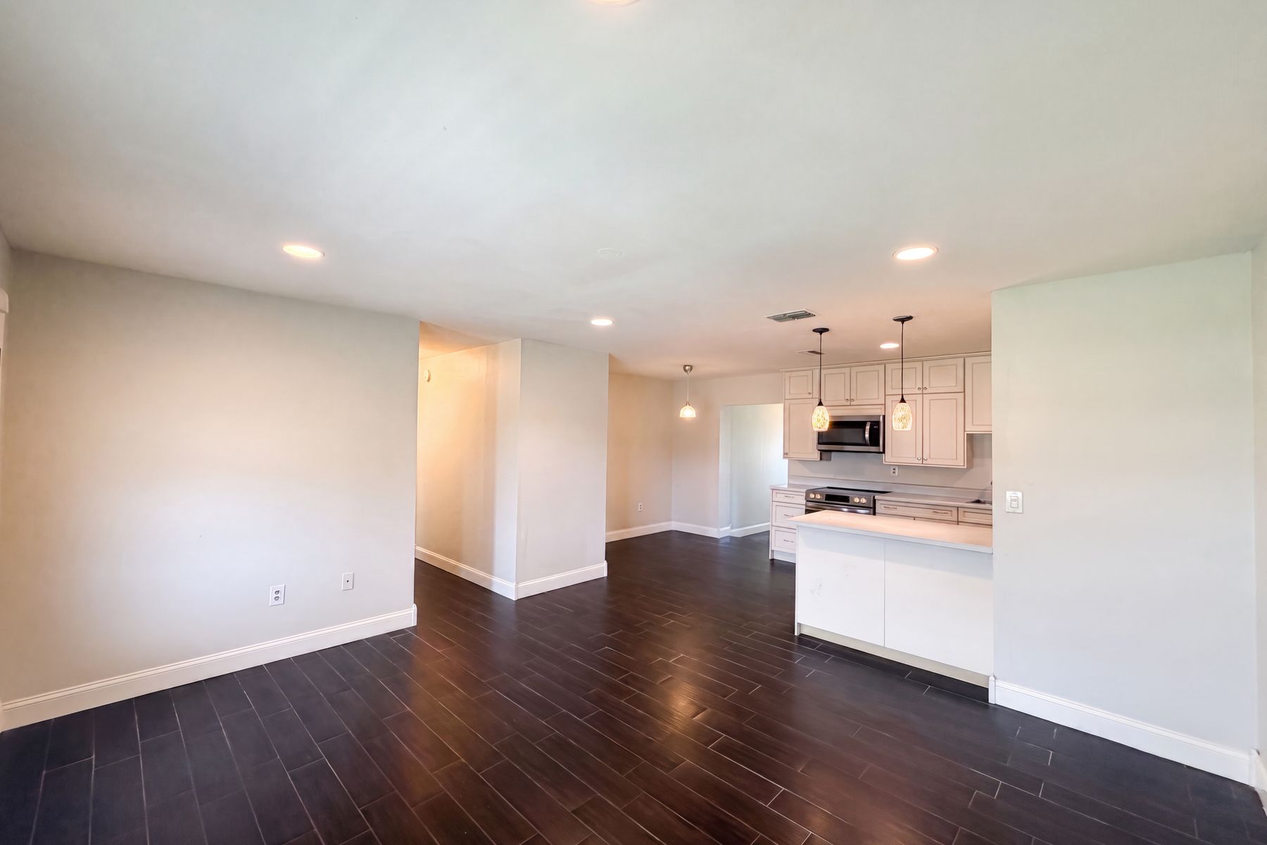 Property photo 3 of 4147 Willow South Dr