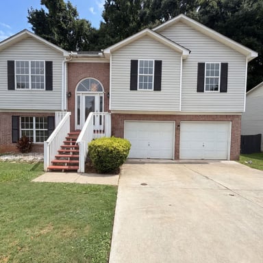 Property photo 1 of 2195 Clayton Rdg