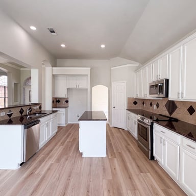 Property photo 2 of 1221 Old Oak Trl