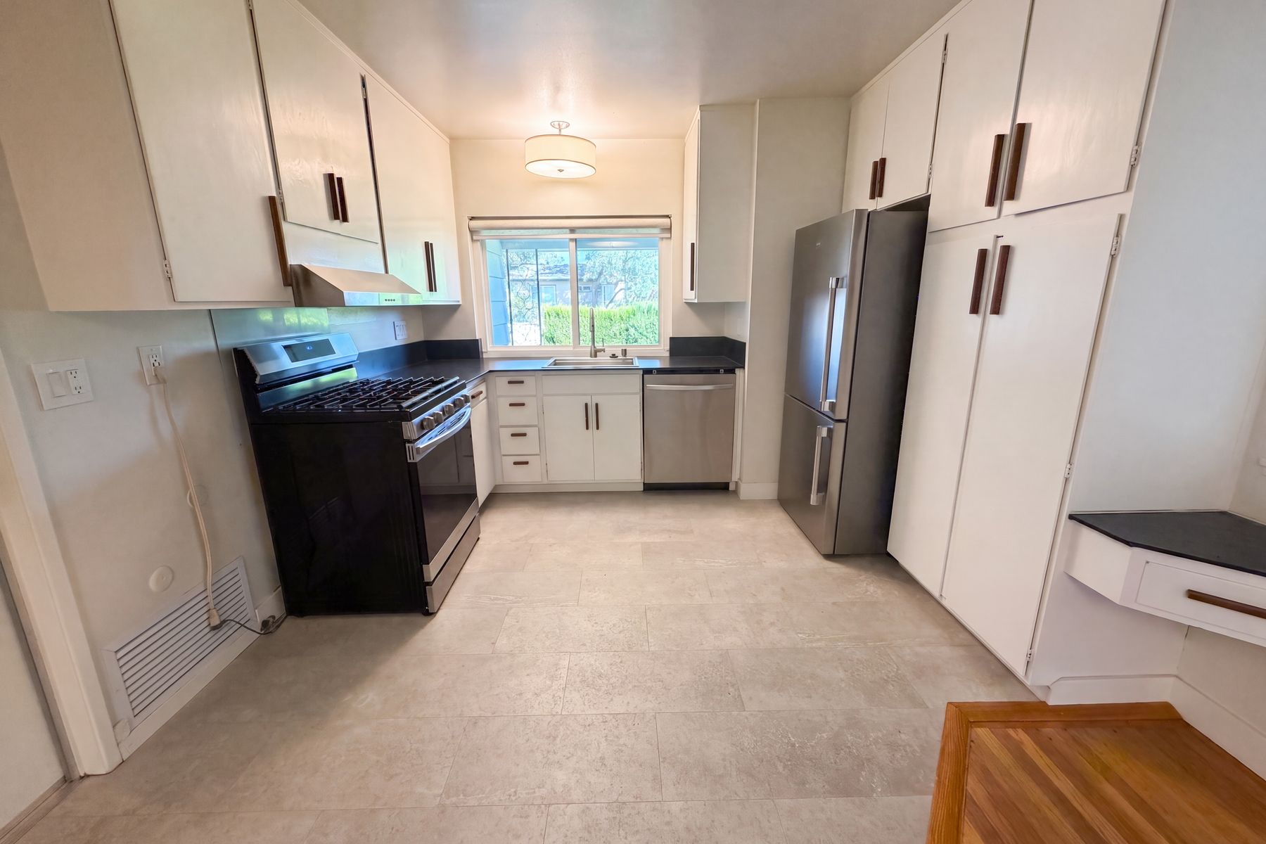 Photo 2 of 27 of 9630 Beachwood Dr, Orangevale, CA