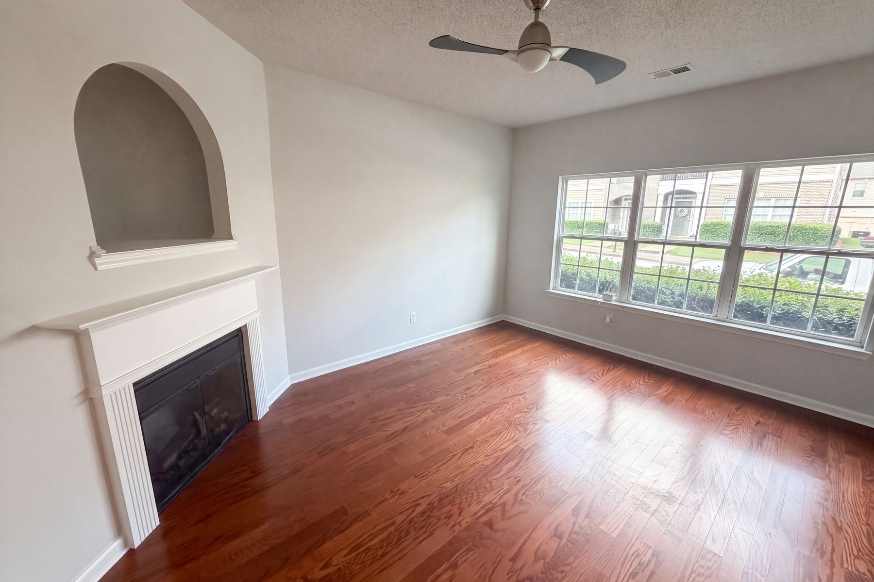 Property photo 3 of 7553 Rutgers Cir
