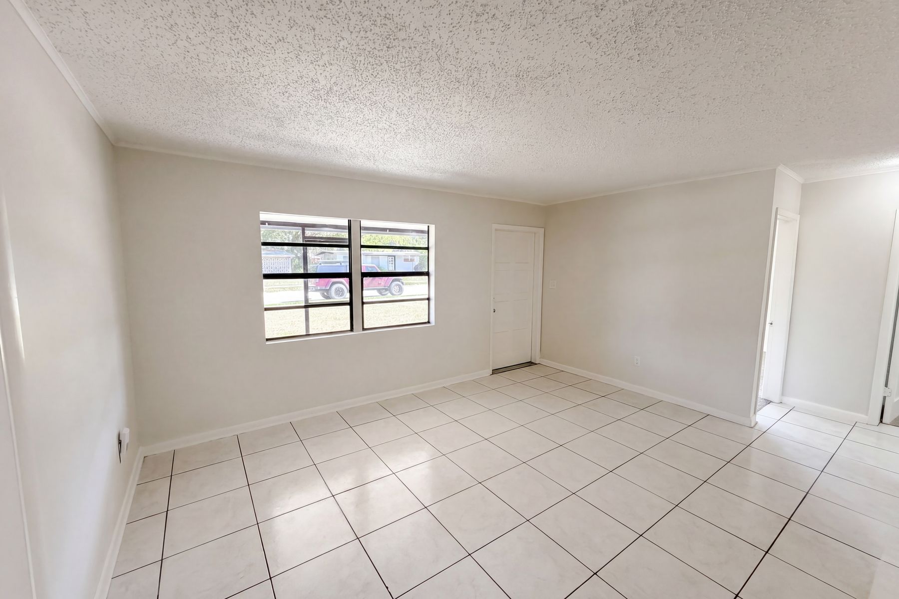 Property photo 3 of 459 Notre Dame Dr