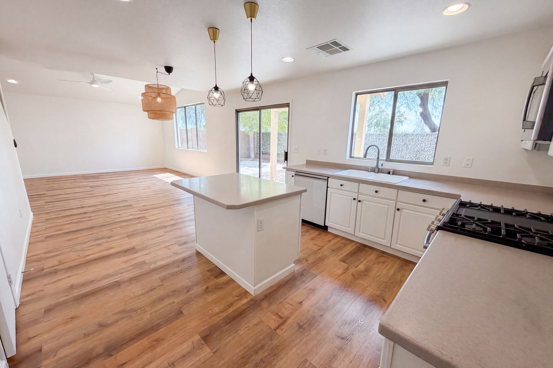 Photo 2 of 24 of 1376 S Boulder St, Gilbert, AZ