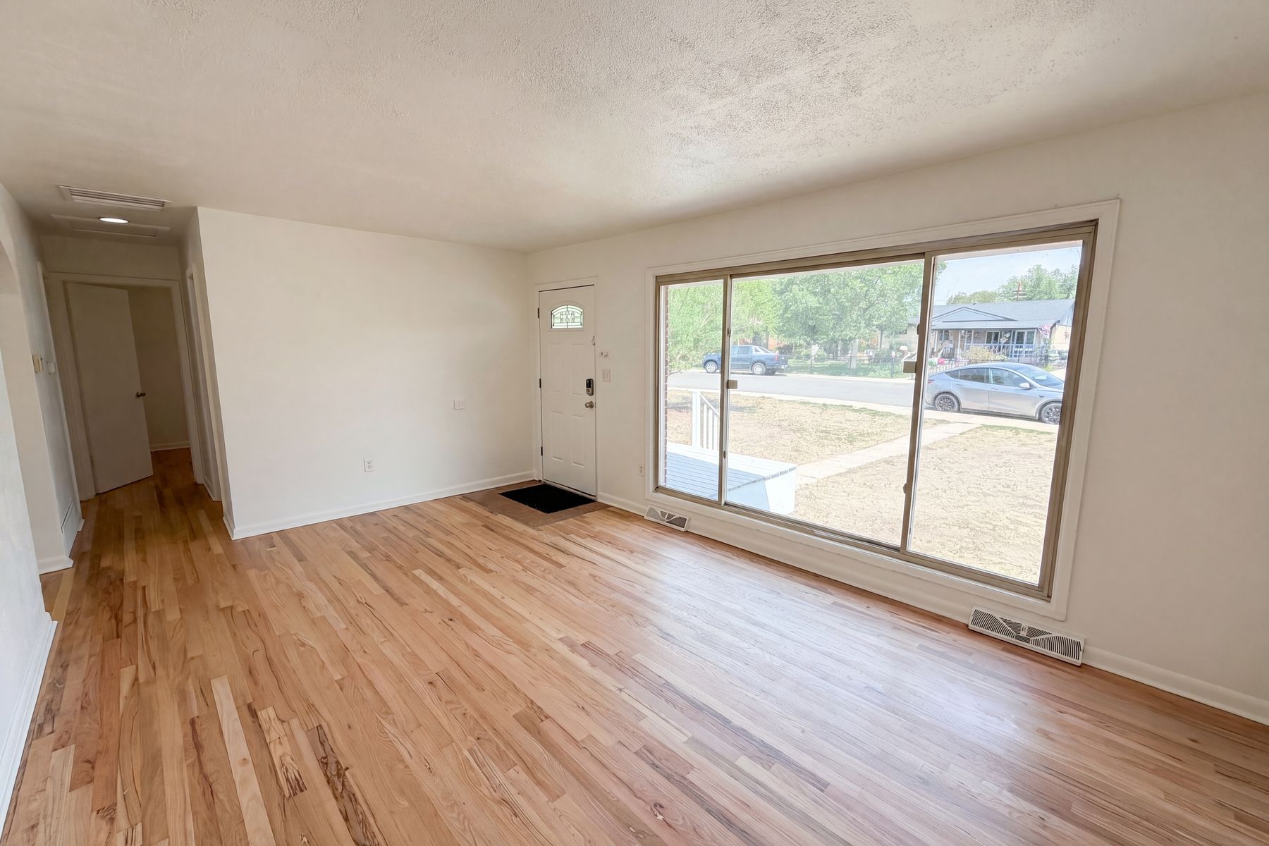 Property photo 3 of 9190 Cypress Dr