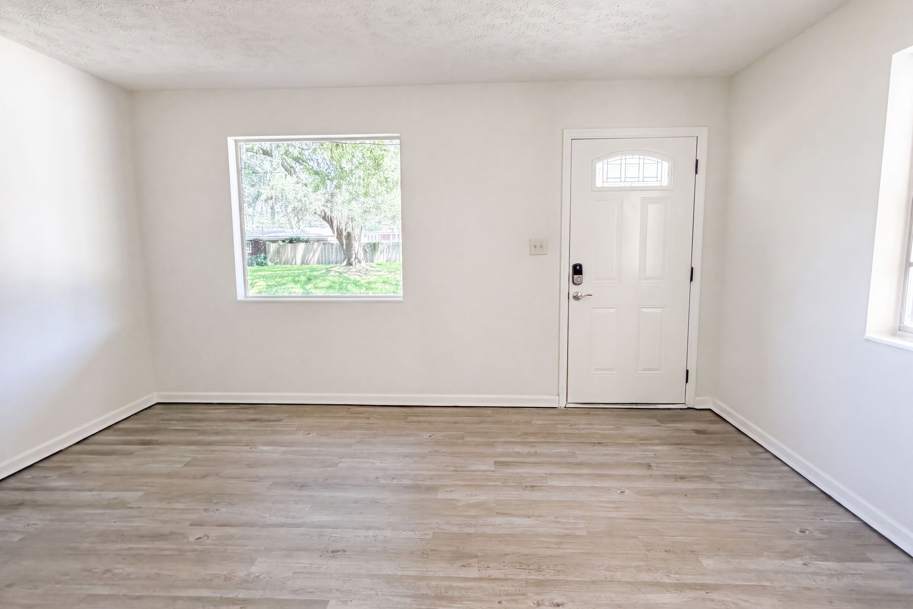 Property photo 3 of 5928 Lake Ridge Ave