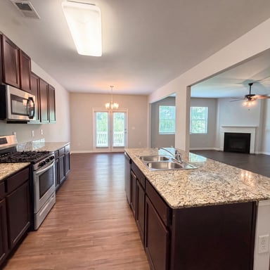 Property photo 2 of 37 Possum Creek Way