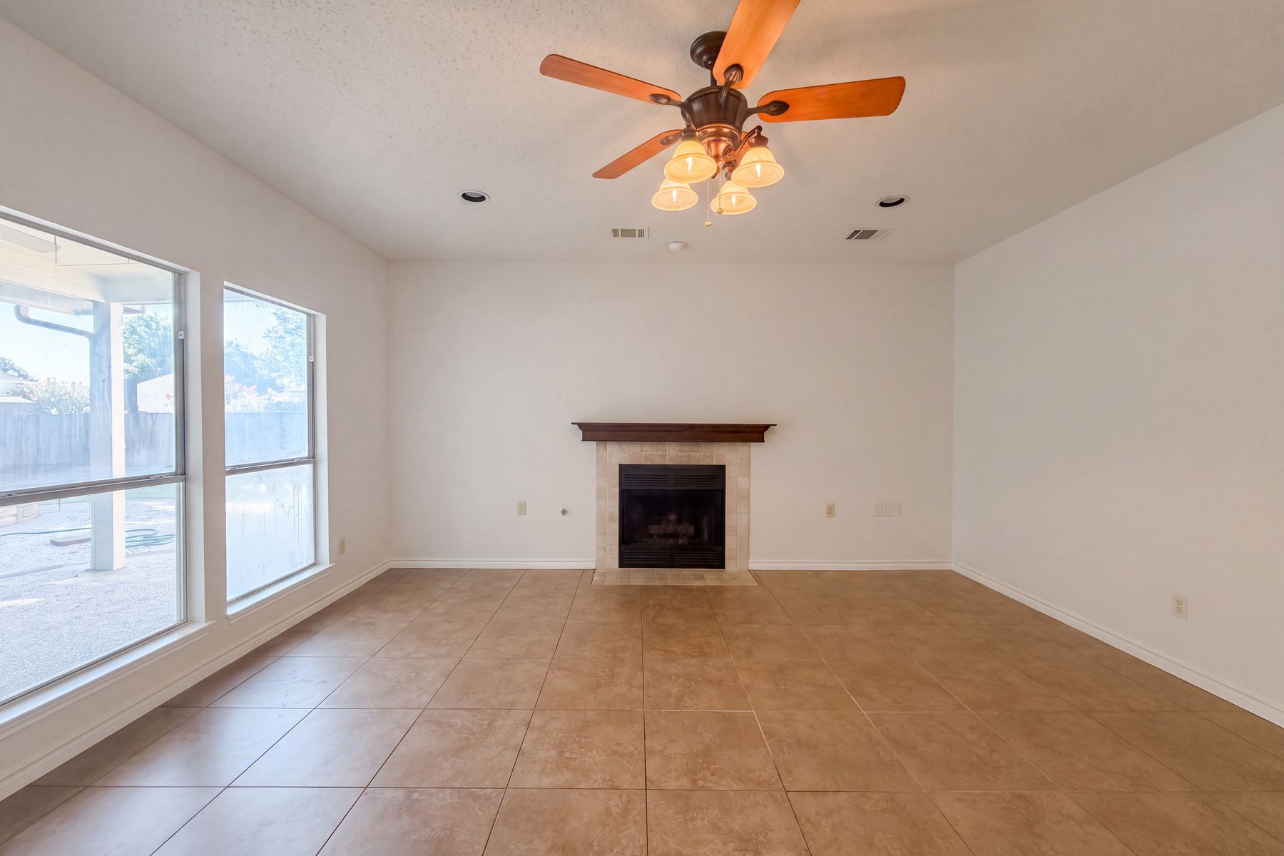 Property photo 3 of 905 Ridgemont Dr