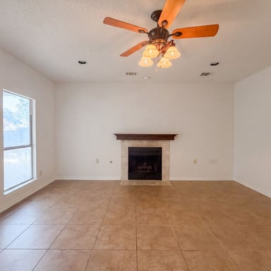 Property photo 3 of 905 Ridgemont Dr