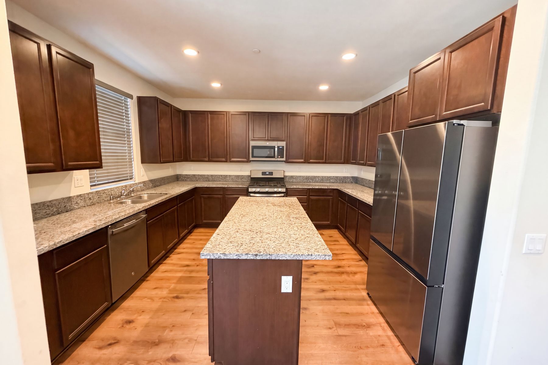 Photo 2 of 24 of 1182 Woodbury Ln, Mentone, CA