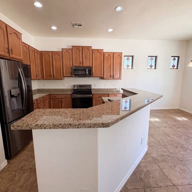 Property photo 2 of 4615 W Powell Dr