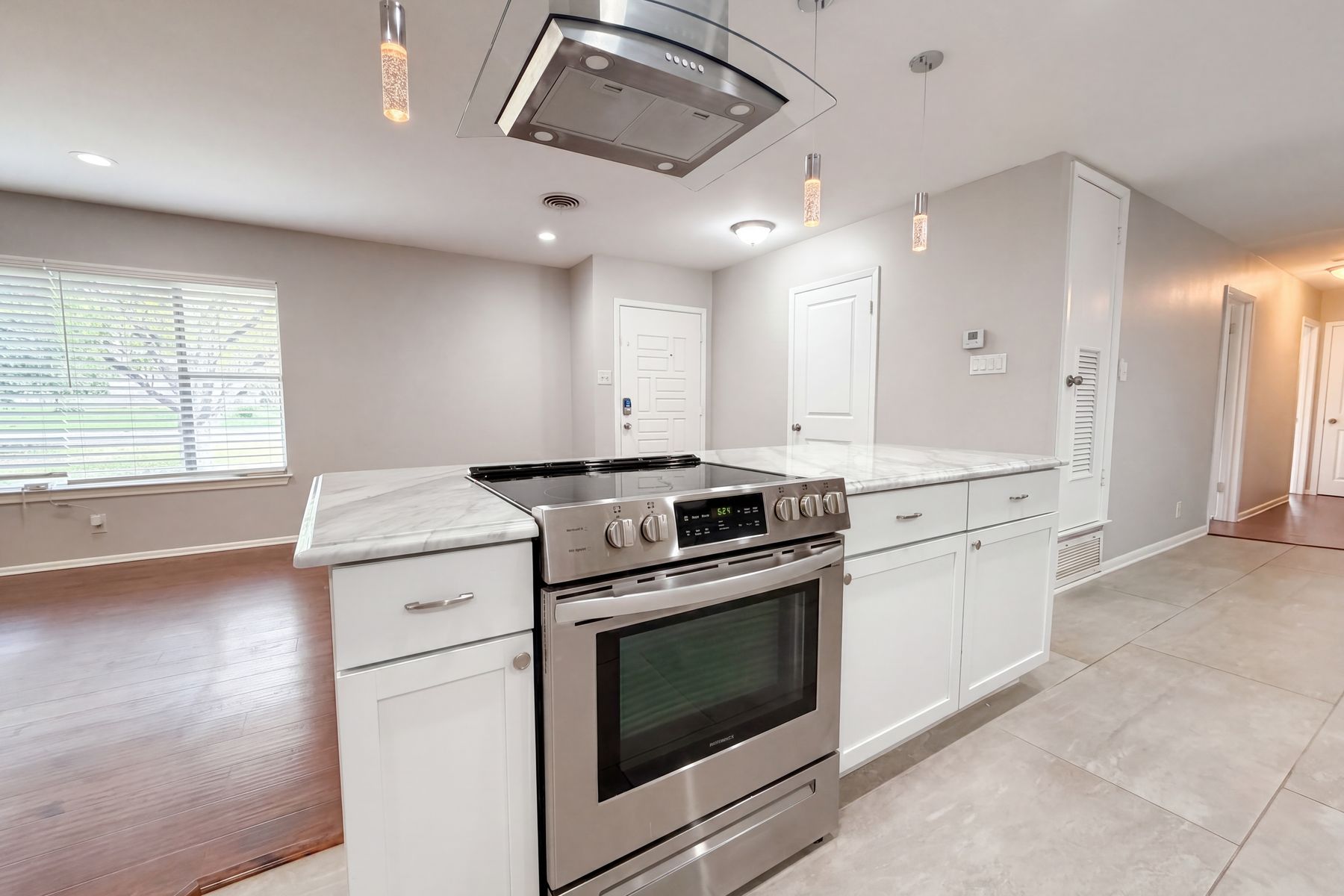 Photo 2 of 16 of 1118 Melissa Dr, San Antonio, TX