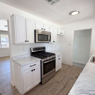 Property photo 2 of 4505 W Clarendon Ave