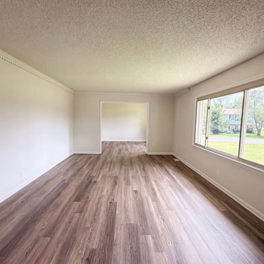 Property photo 3 of 212 Islandia Ct W