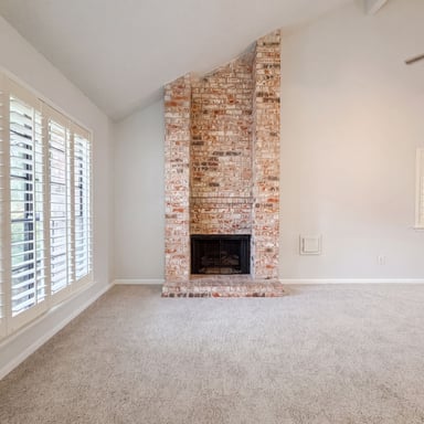 Property photo 3 of 807 Mountain Meadows Dr