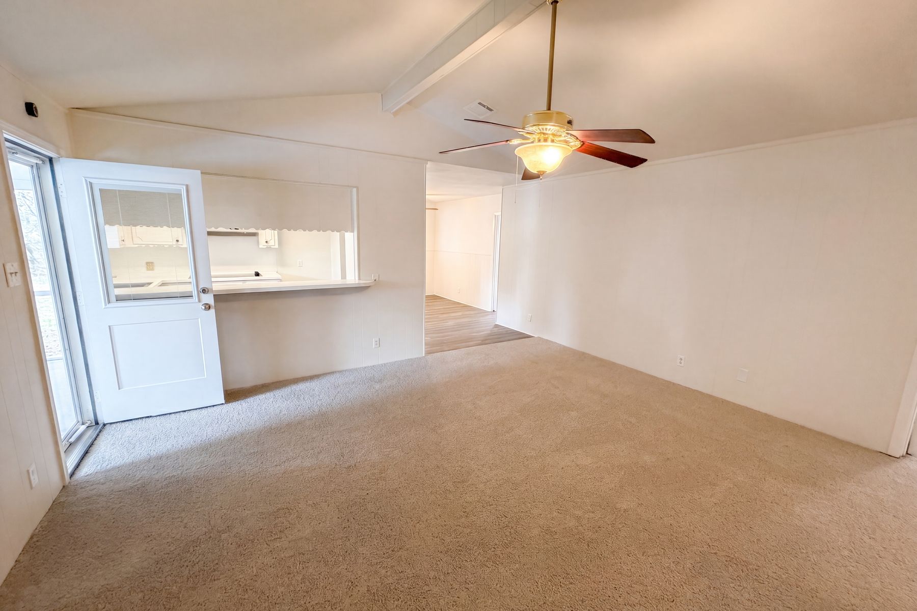 Property photo 3 of 910 Luella Ave
