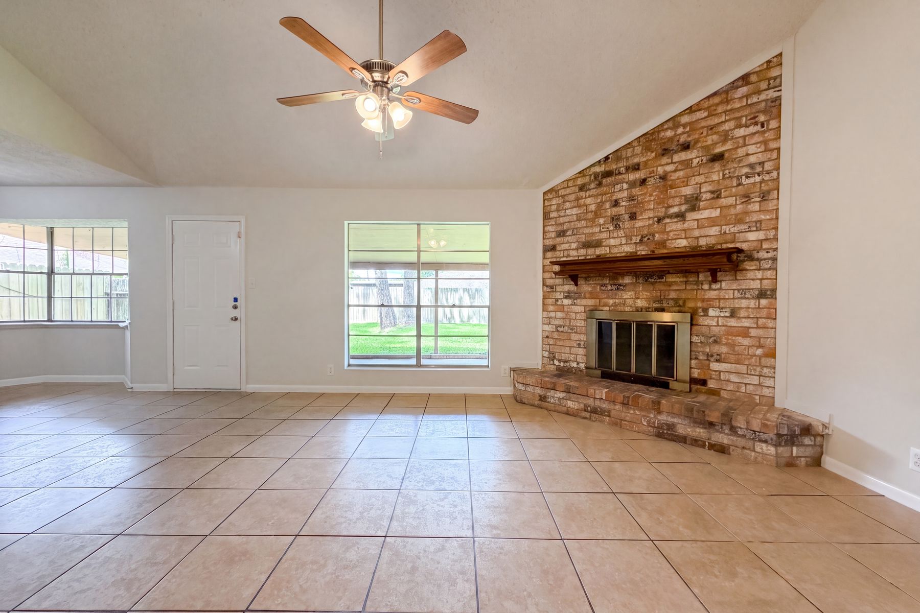 Property photo 3 of 8 Sunnybrook St