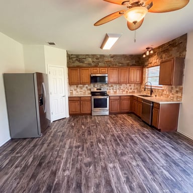 Property photo 2 of 206 Almquist St