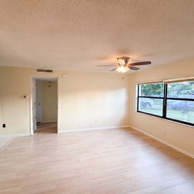 Property photo 3 of 722 Virginia Ln