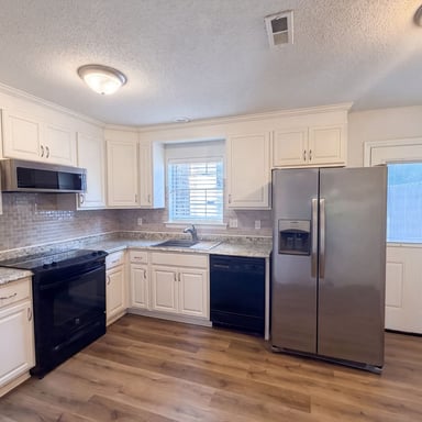 Property photo 2 of 1311 W Meadowview Rd Apt B