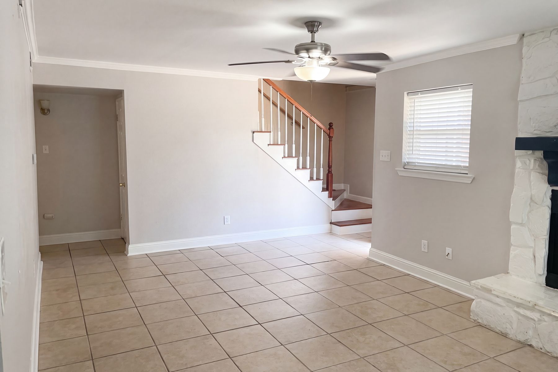 Property photo 3 of 2017 Yorktowne Dr
