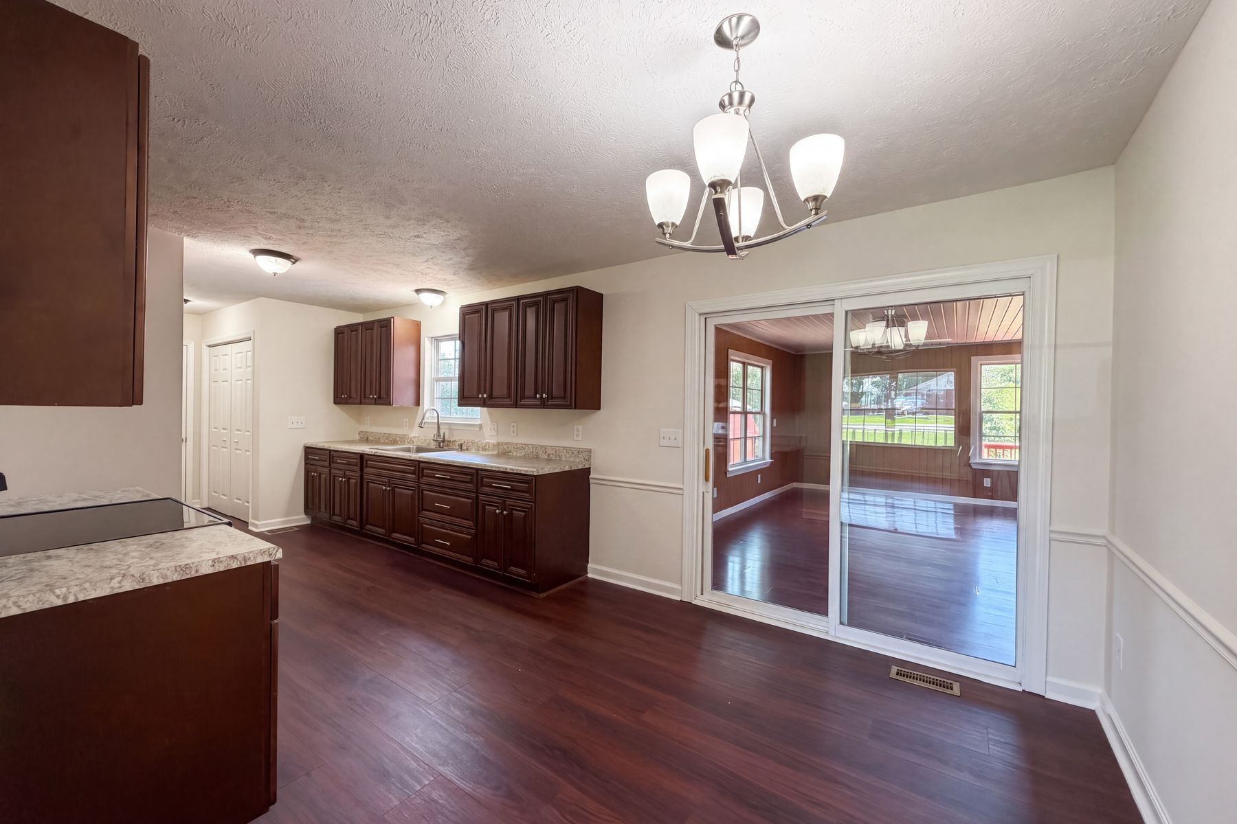 Photo 2 of 28 of 125 Ivanhoe Ct, Murfreesboro, TN