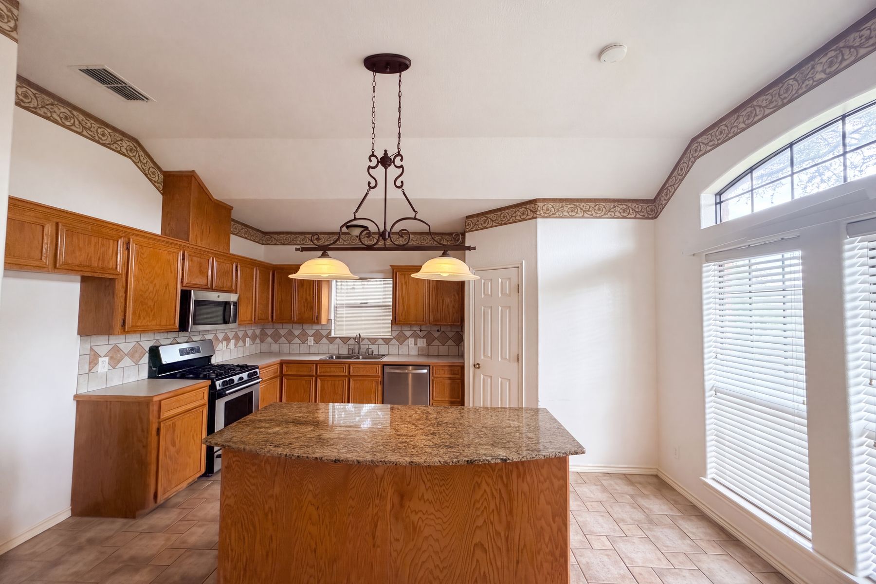 Photo 2 of 45 of 14925 Beal Dr, Corpus Christi, TX