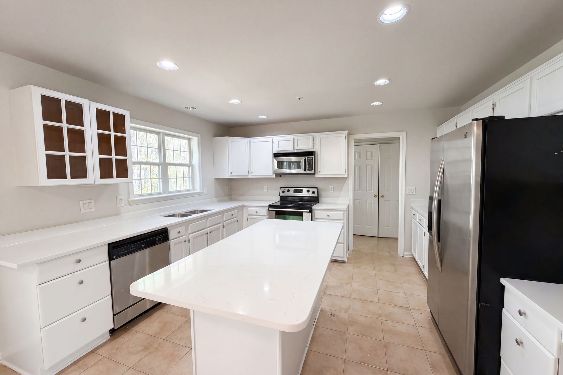 Photo 2 of 31 of 12608 Quarterhorse Dr, Bowie, MD