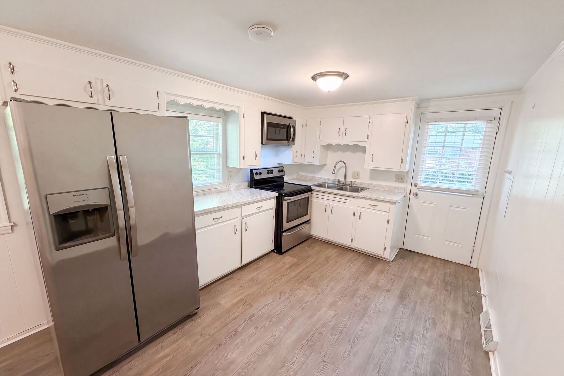 Photo 2 of 23 of 1502 Pine St, West Columbia, SC